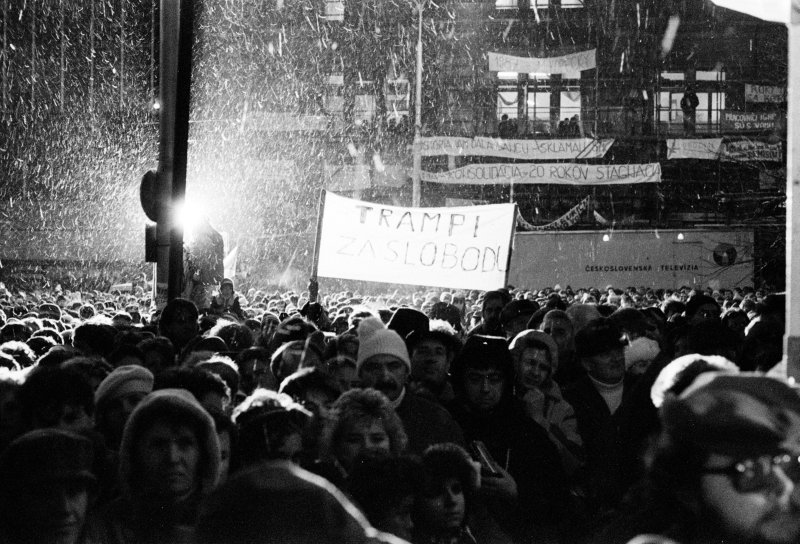 Andrej Zeman, Demonštrácia na Námestí SNP v Bratislave. 1989. Súkromný majetok